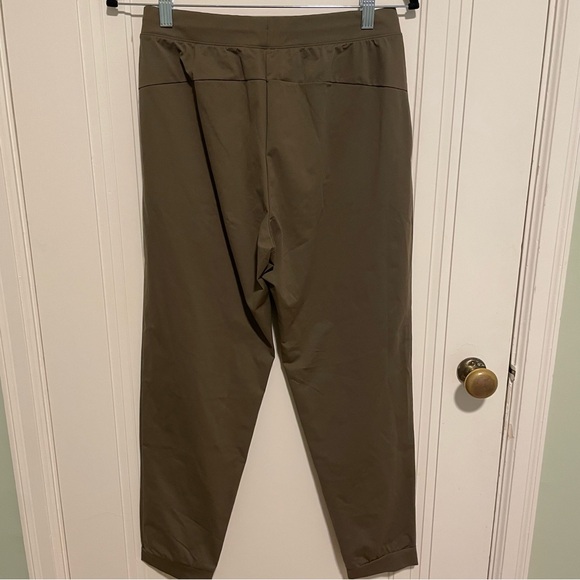 Uniqlo Olive Green Joggers Men’s Slim Fit - Picture 2 of 4
